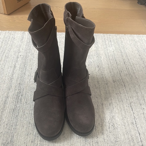 Vince Camuto NEW gray suede moto boots with buckles - Picture 11 of 12